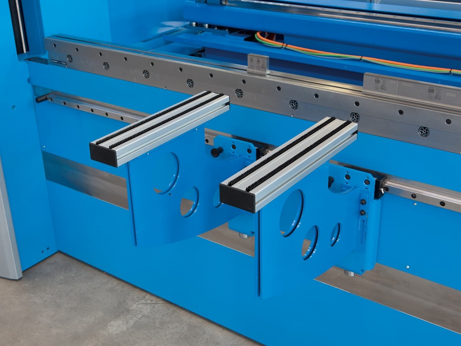 Precision sheet metal bending