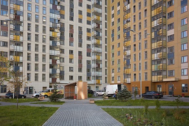 Residential buildings on Vertoletchikov street, Moscow (2020)